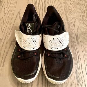 Nike Kyrie Low 3 Men’s Sz 8